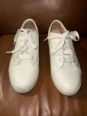 Vionic White Leather Women's Sneakers